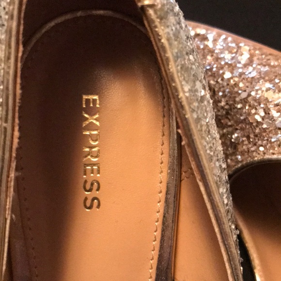 Hombre Gold Glitter Pumps - Picture 3 of 4